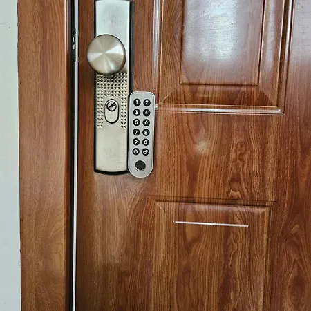 2 Bedroom Apartment, Near Xbionic 아파트 *