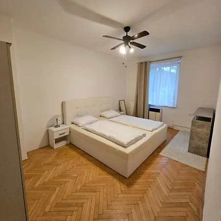 2 Bedroom Apartment, Near Xbionic 아파트
